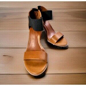Bernardo Size 7 Leather Minimalist Heels Boho Sandals Tan Black Ankle Strap